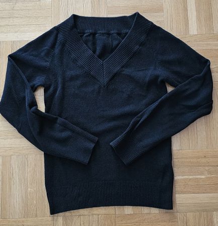 Schwarzer Damenpullover Gr. 36 - ideal für den Übergang