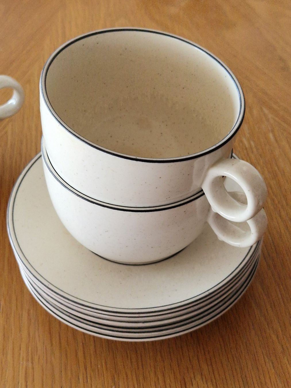 Tasses: 4 tasses et soucoupes – D'occasion à Crassier par steff2000