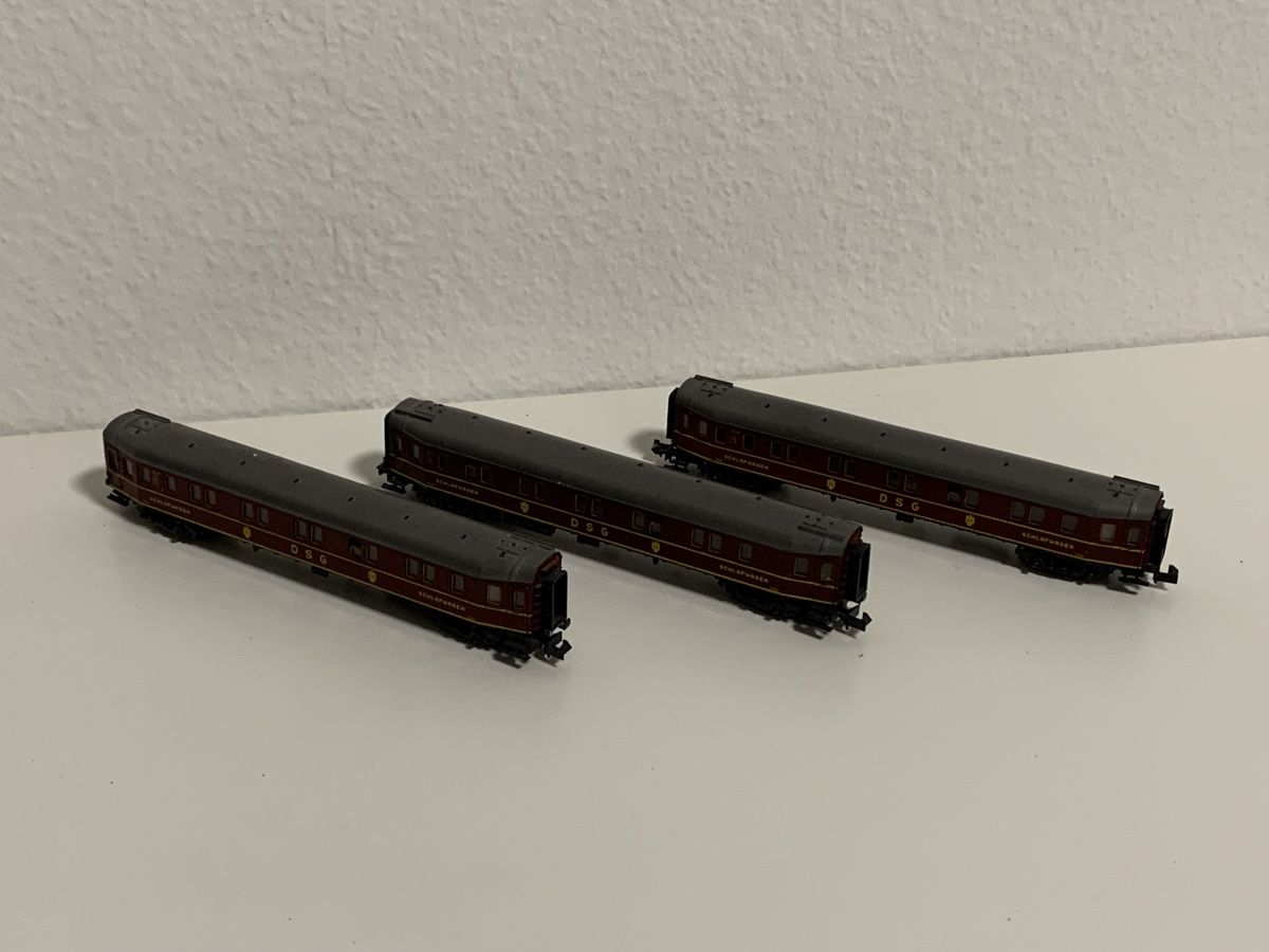 Modelleisenbahnen: DSG-Schlafwagen Rot 3-teilig – Gebraucht aus Neuenegg von Mazdanier 1