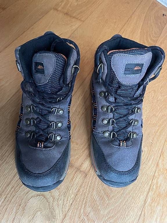 Scarpe per ragazzi: Wanderschuhe Grösse 34 – Usato da Wilen (Sarnen) venduto da Cyclamelle 1