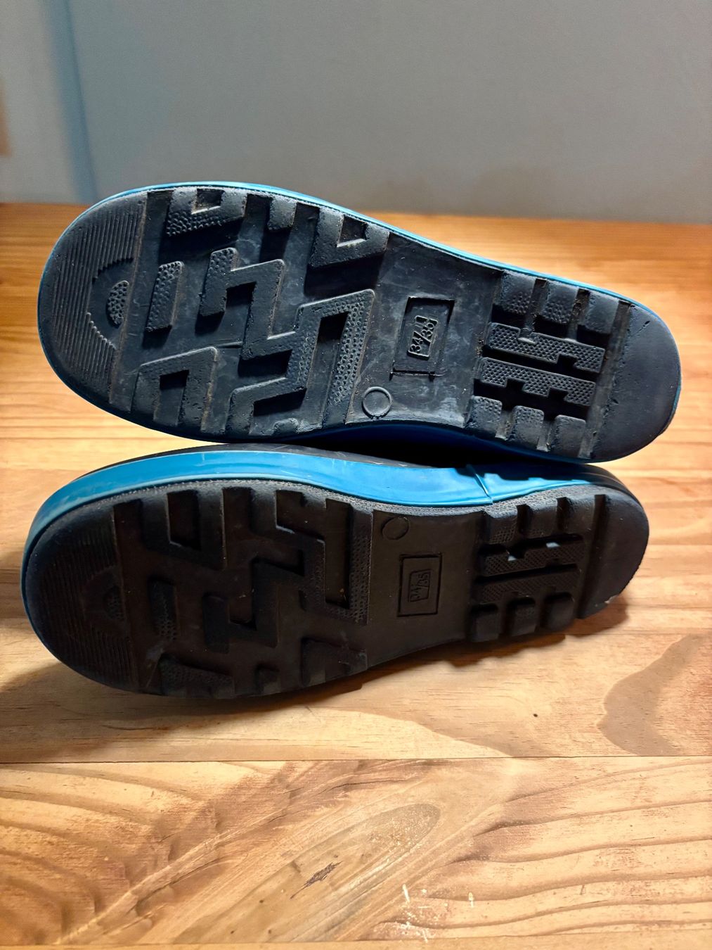 Scarpe da uomo: Gummistiefel Gr. 34/35 – Usato da Chur venduto da pomarenzli4 1