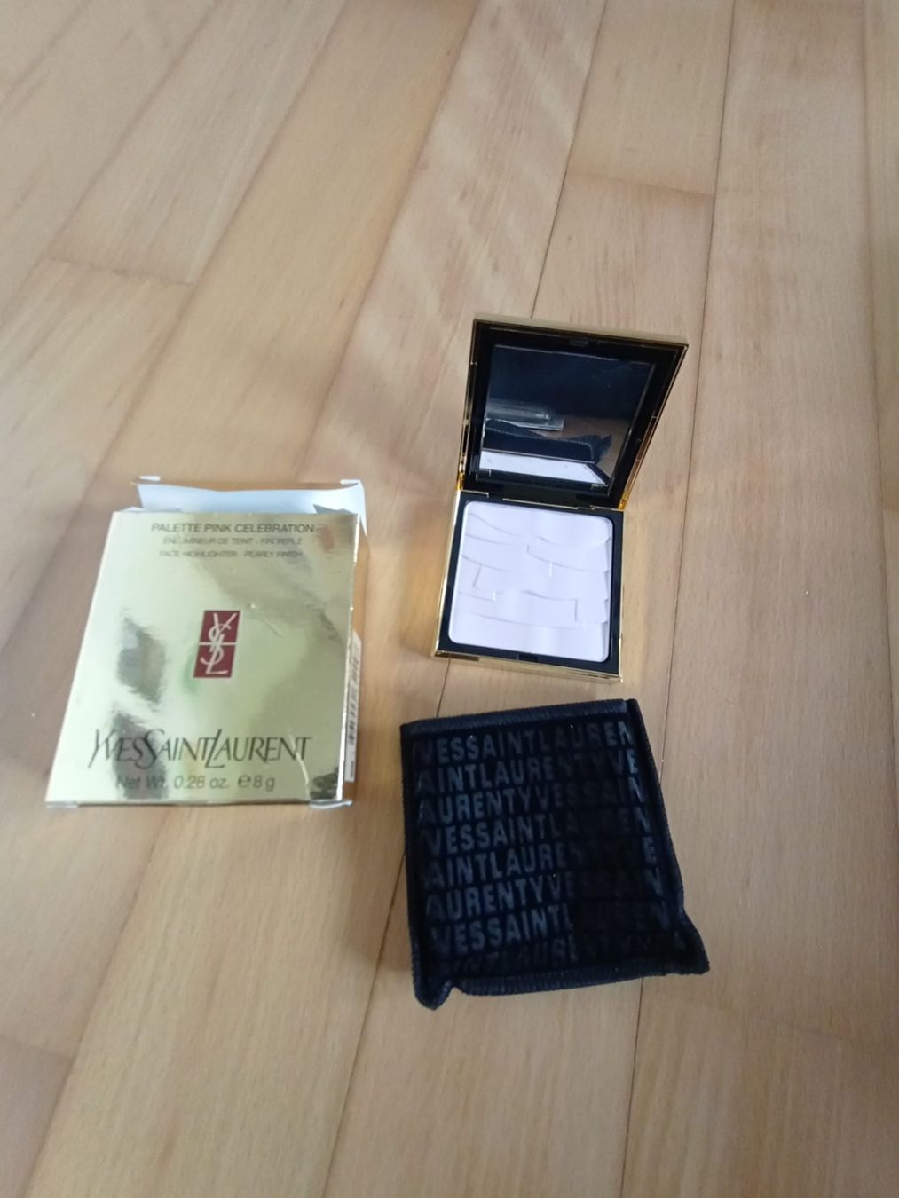 Make-up: Yves Saint Laurent Puder – Neu (gemäss Beschreibung) aus Wädenswil von Mirm1.0