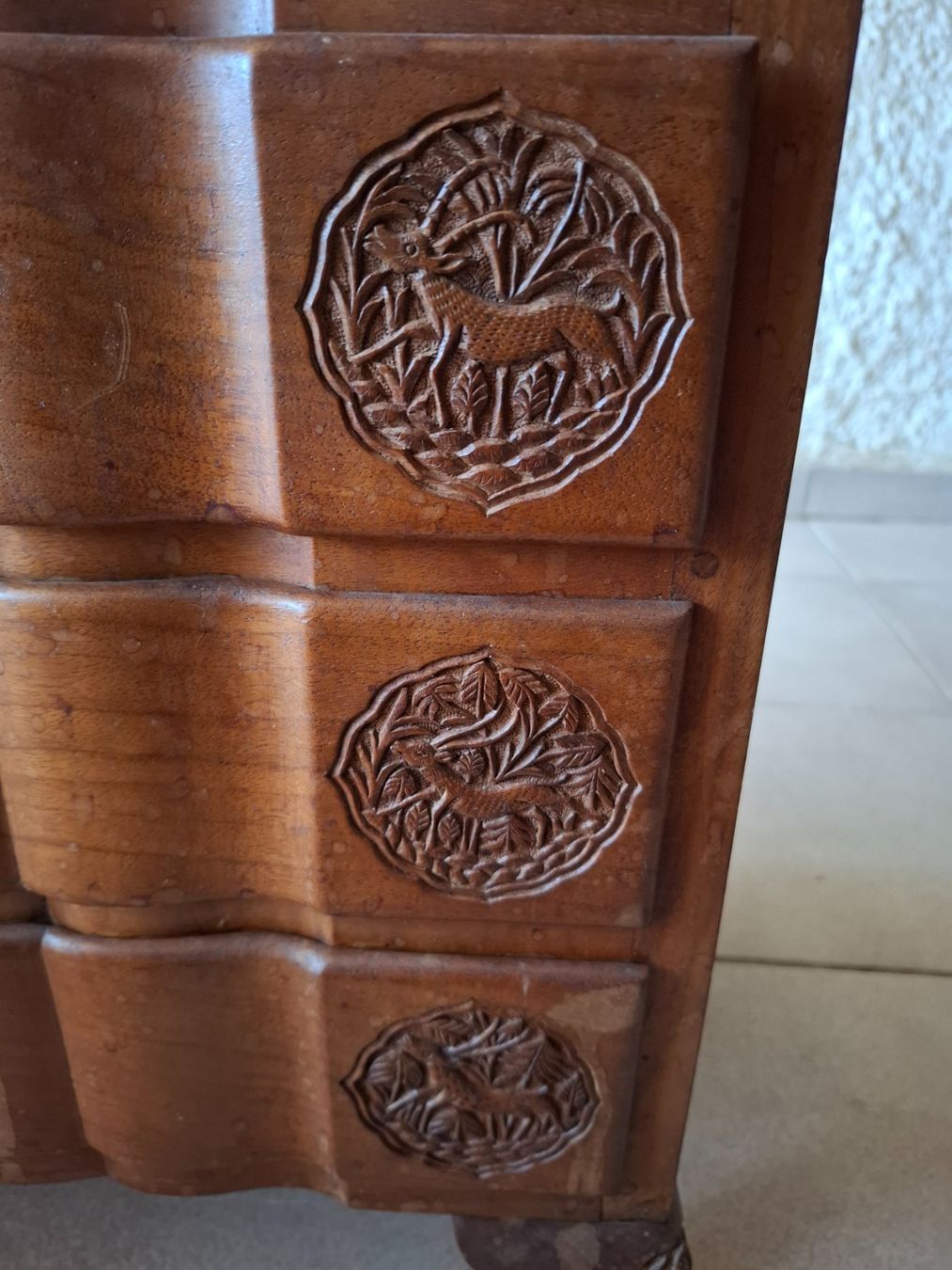 Cassettiere: Indische, handgeschnitzte Beistellkommode – Usato da Zürich venduto da 123_lk25 3