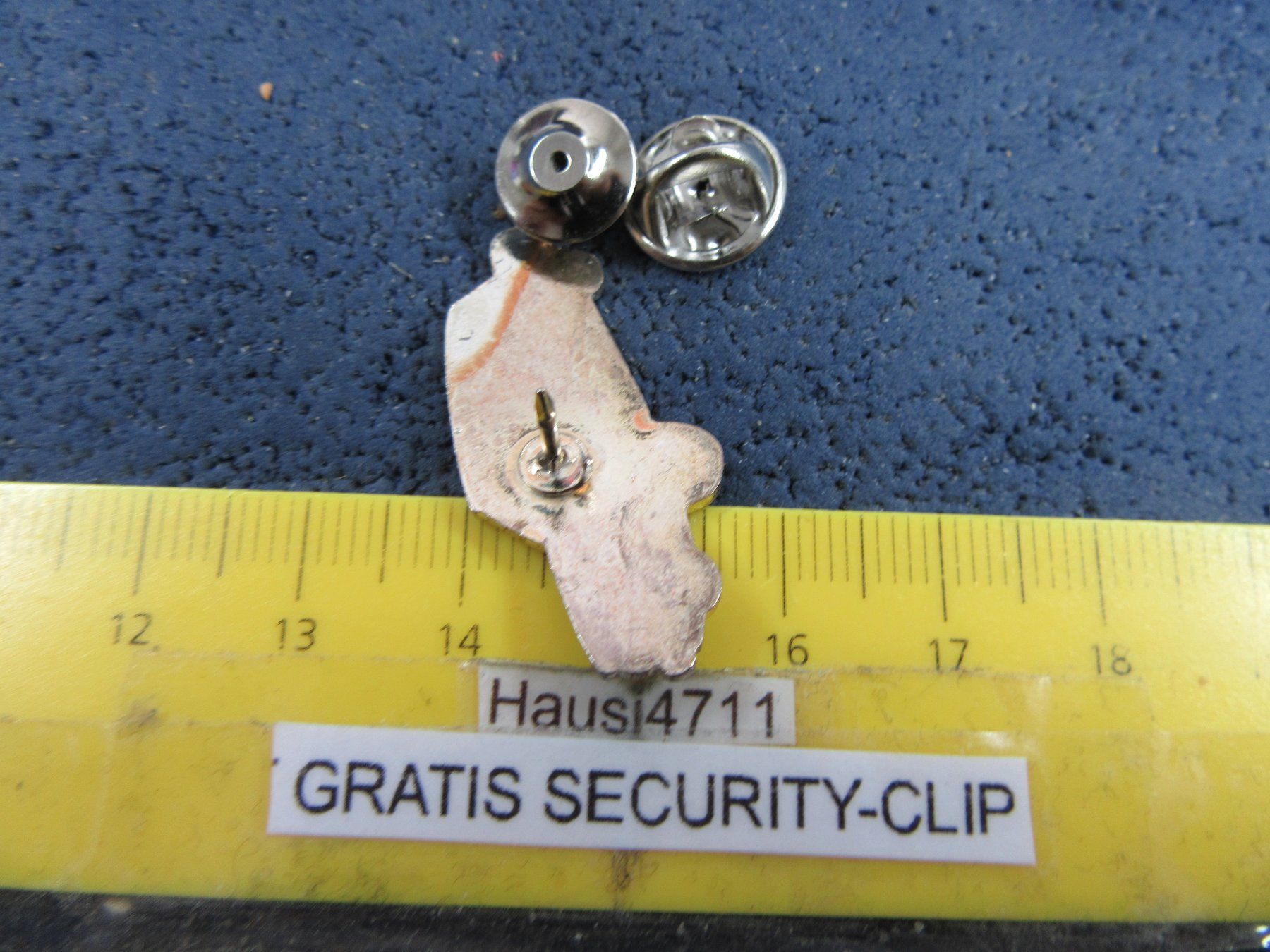 BMW Plaketten & Abzeichen: BMW 2002 ROT OLDI AUTO PIN ENAMEL mit SECURITY-CLIP – Gebraucht aus Ettingen von Hausi4711 2