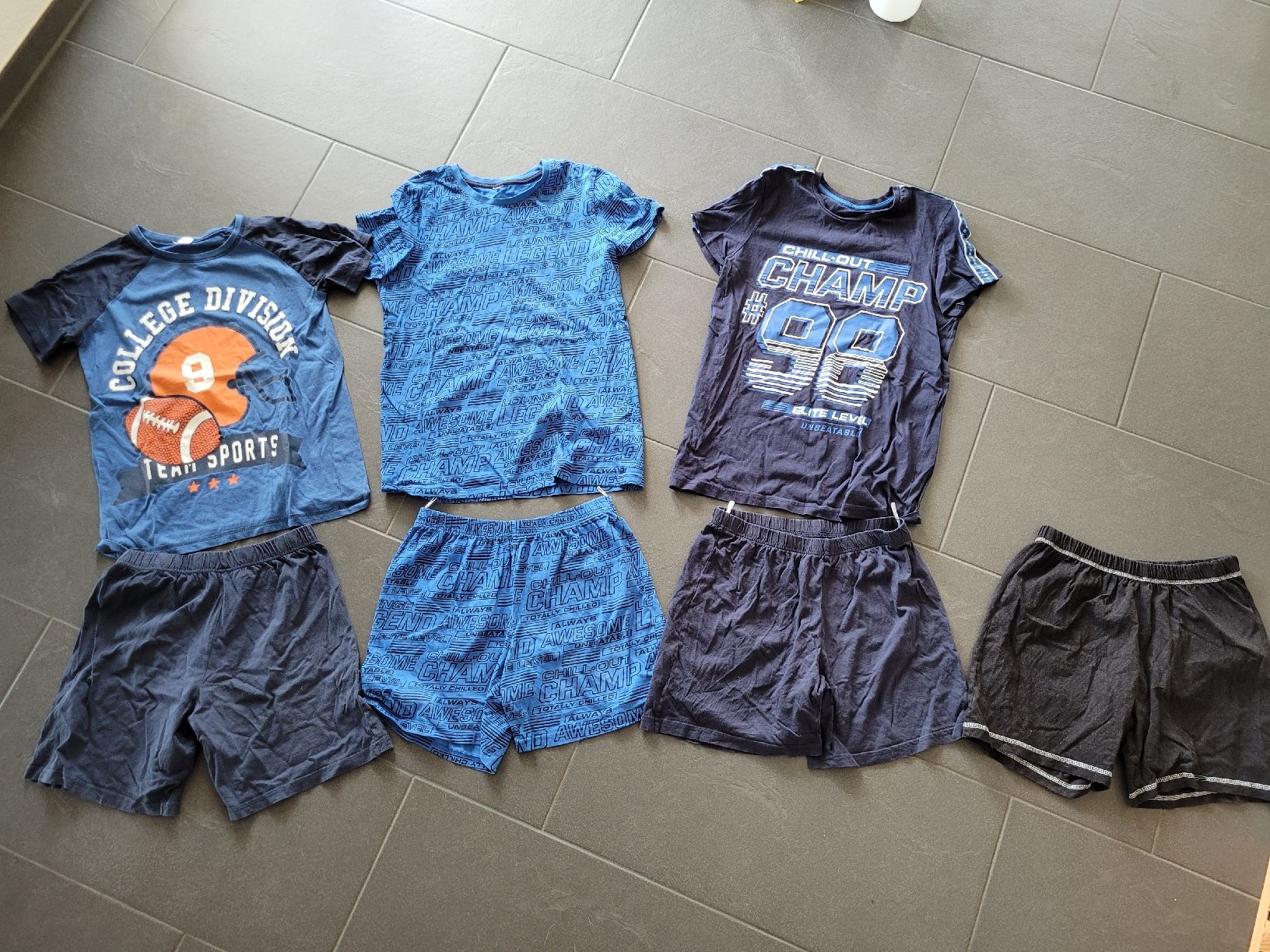 Pigiama & Simili: Kleiderpaket Gr. 158/164 Kurzarm Pyjamas  – Usato da Erlinsbach SO venduto da Elso72