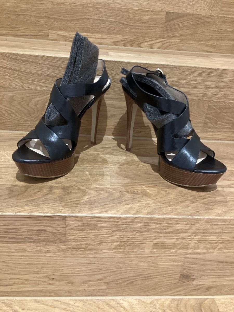 Guess Scarpe da donna: Guess Schuh Gr39 – Nuovo (secondo la descrizione) da Wermatswil venduto da Nahele