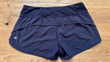 Lululemon Sportshorts – Grösse M – Schwarz
