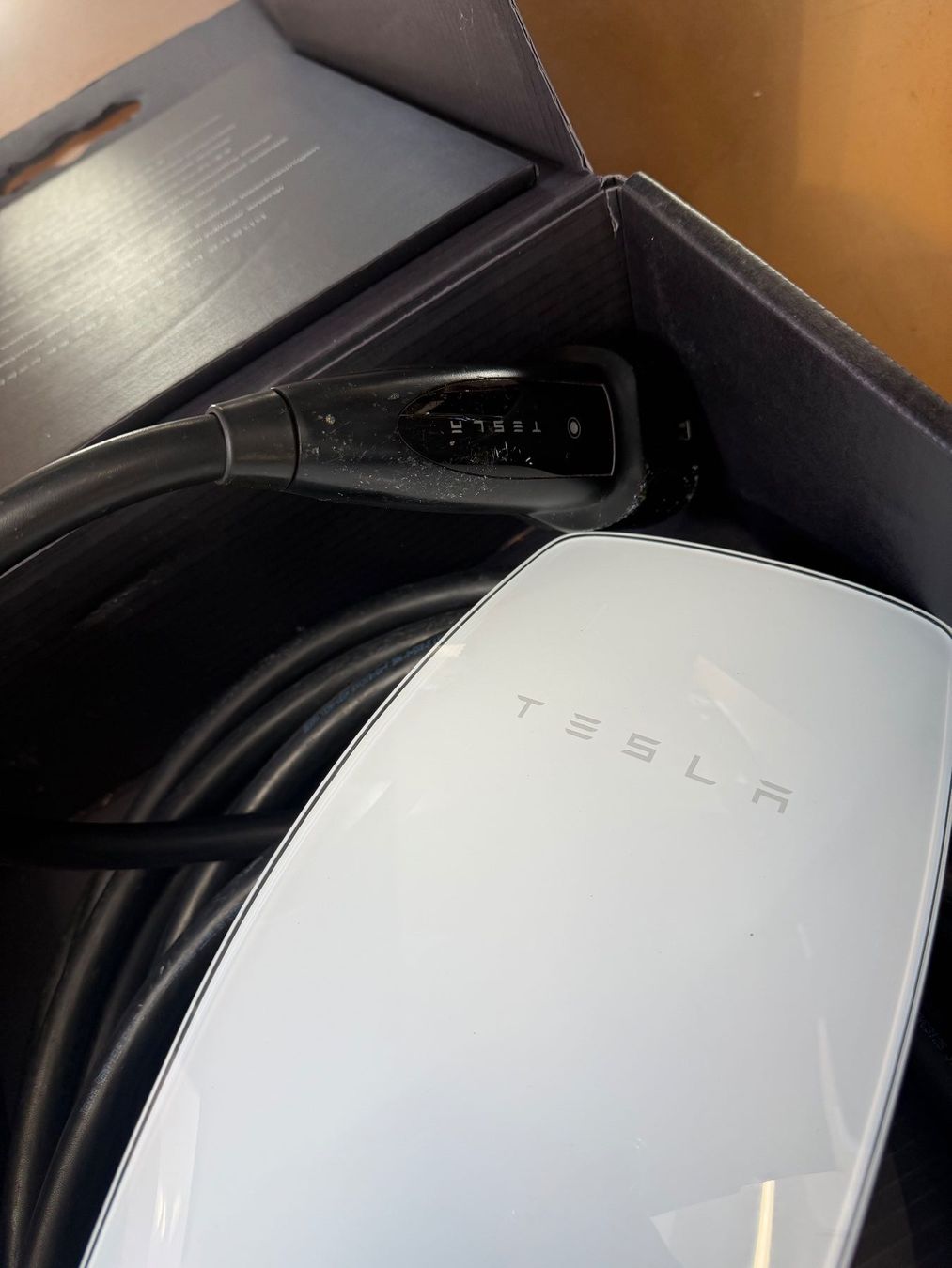 Tesla Batterie-Ladegeräte: Tesla Wall Connector Generation 3 – Gebraucht aus Dietlikon von ComdatAG 1