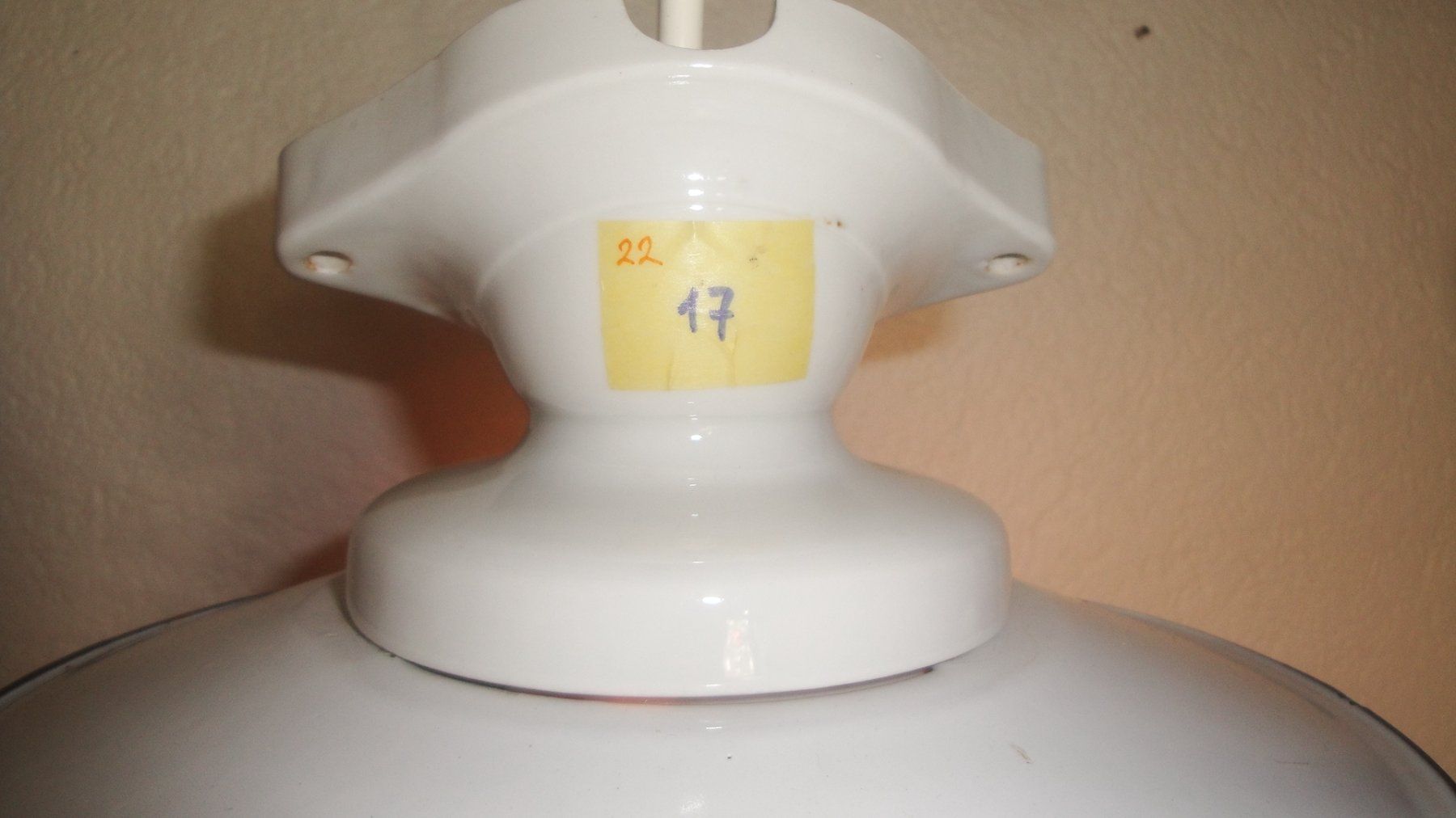 Lampade: Kellerlampe mit Emaillierter Lampenschirm – Usato da Zürich venduto da Paykan 1