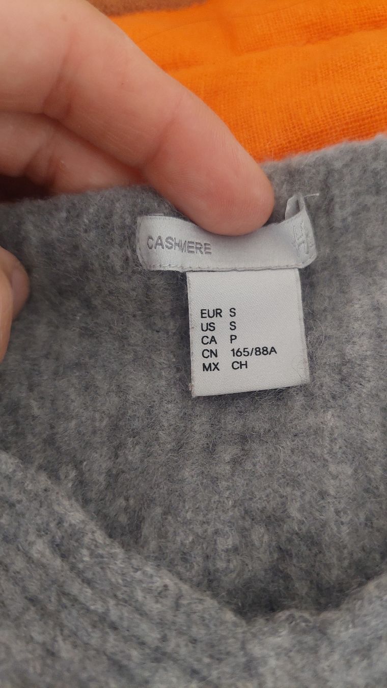 Maglioni & Felpe: Kashmir Pullover/eingelaufen – Difettoso da Basel venduto da O-MEGA 4