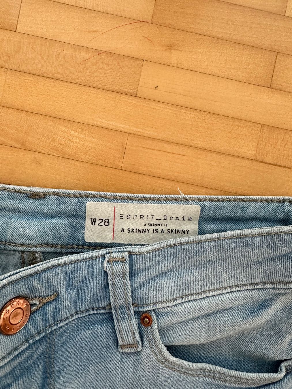 Esprit Jeans: ESPRIT Capri Jeans Skinny W28 – D'occasion à Würenlos par gtvlady_82 1