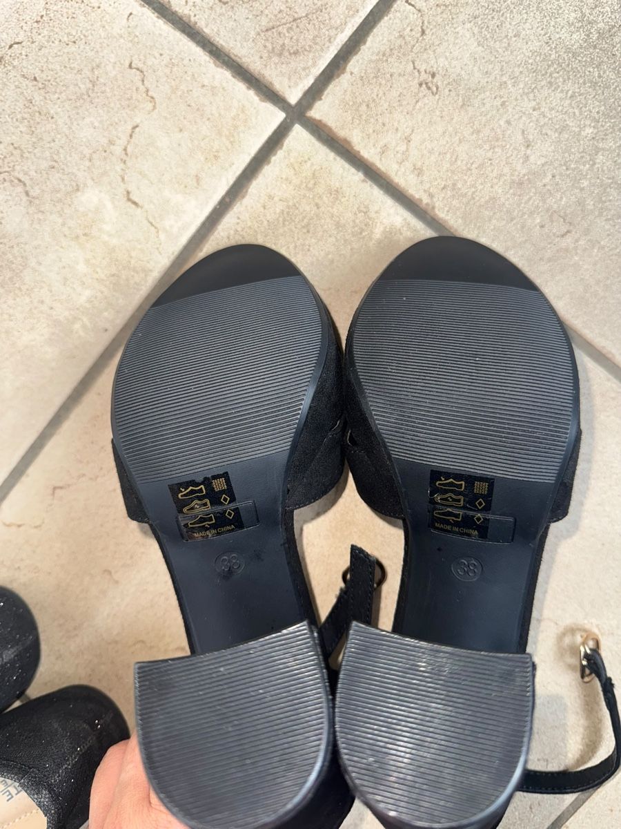 Scarpe da donna: Schwarze Plateau-Sandalen mit Blockabsatz Grösse 38 – Nuovo e nell'imballaggio originale da Stein AG venduto da Vesna-aa 2