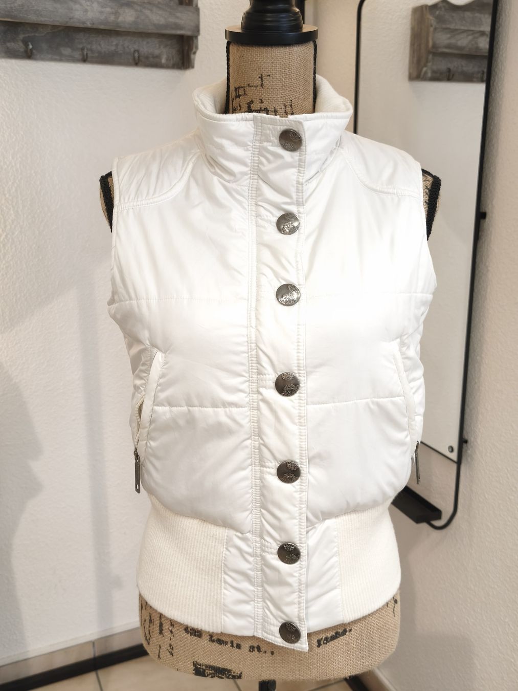 C&A Gilet & Giacche senza maniche: Clockhouse Weste weiss mit Muster Innenfutter Grösse M – Nuovo (secondo la descrizione) da Emmetten venduto da SecondhandSiska