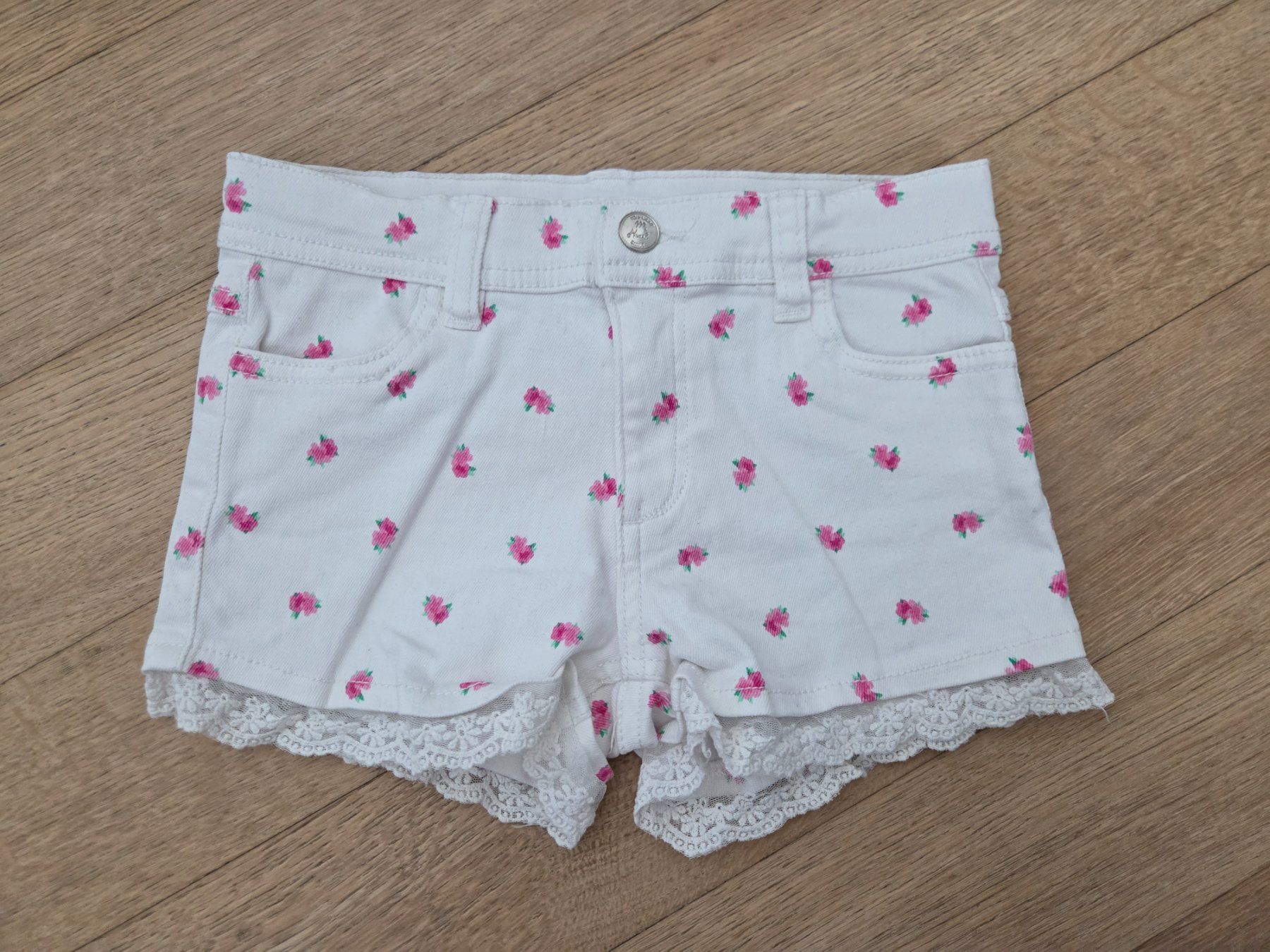 Pantaloni: Short fille 6-7 ans Taille 122 – Usato da Carouge GE venduto da Gasco