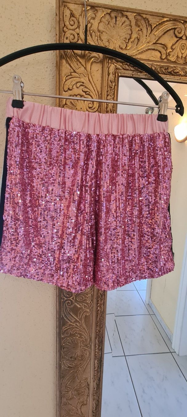 Guess Pantaloni: Guess Paillettes Shorts – Usato da Allschwil venduto da Virgo 5