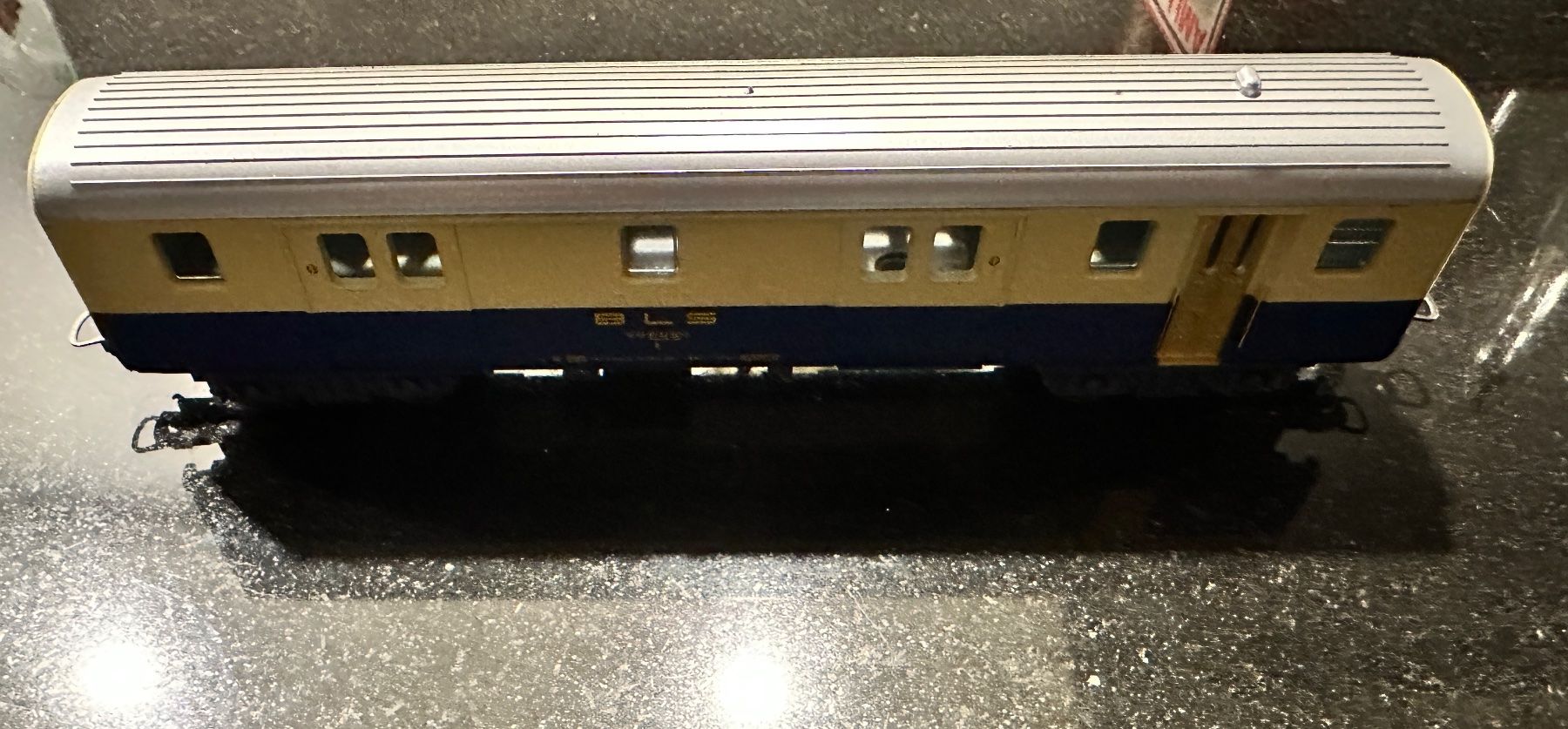 Lima Modellini di ferrovie: Lima 309338 H0 BLS Gepäckwagen – Nuovo e nell'imballaggio originale da Burgdorf venduto da Gedora 4