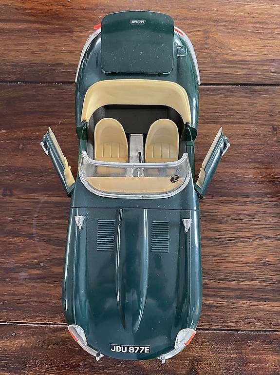 Voitures modèles: Div. Modellautos 1:18 von Burago – D'occasion à Gelterkinden par hel_j2b6 2