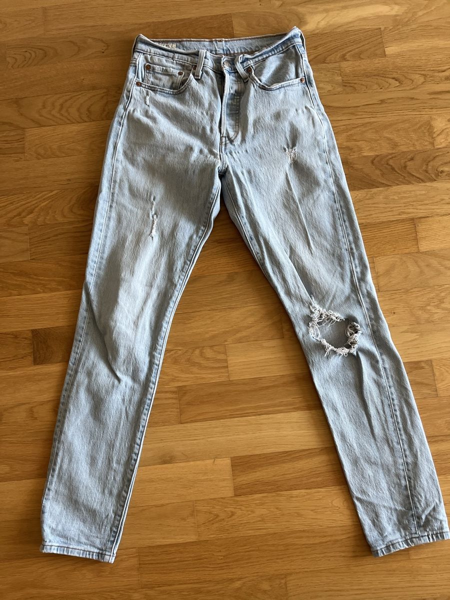 Levi's Jeans: Levi's 501 Jeans W26 L32 – Usato da Frauenfeld venduto da heyLani