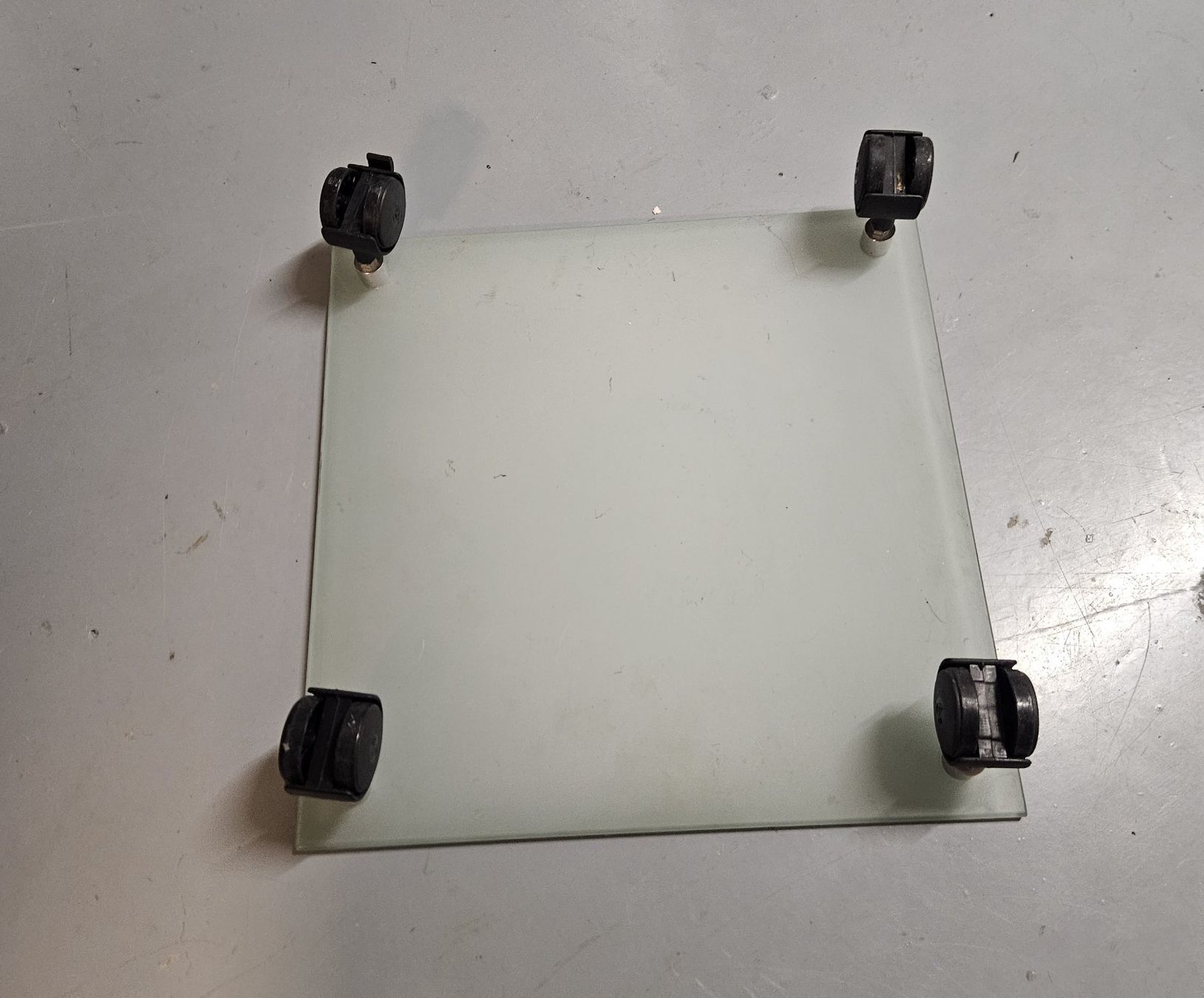 Sonstiges für Haushalt & Wohnen: Pflanzenständer mit Rollen Milchglas 35x35 cm – Neu (gemäss Beschreibung) aus Wangen b. Olten von ricirici01 1