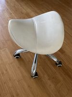 Sattelhocker weiss mit Rollen höhenverstellbar gebraucht