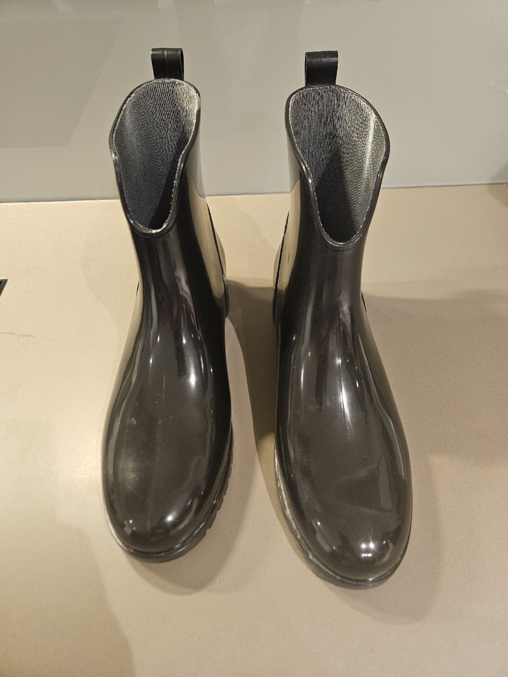 Dosenbach Scarpe da donna: Short Rain Boots Size 39 Black – Nuovo (secondo la descrizione) da Thalwil venduto da Sarah_Van_Nevel