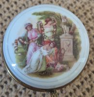 Boîte à pilules vintage décorée porcelaine