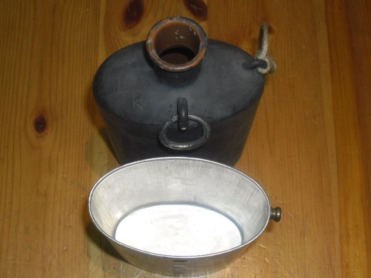 Schweizer Armee Attrezzatura & Pezzi di ricambio: Feldflasche 1940/41 , Original CH Armee – Usato da Büren SO venduto da omsa 3
