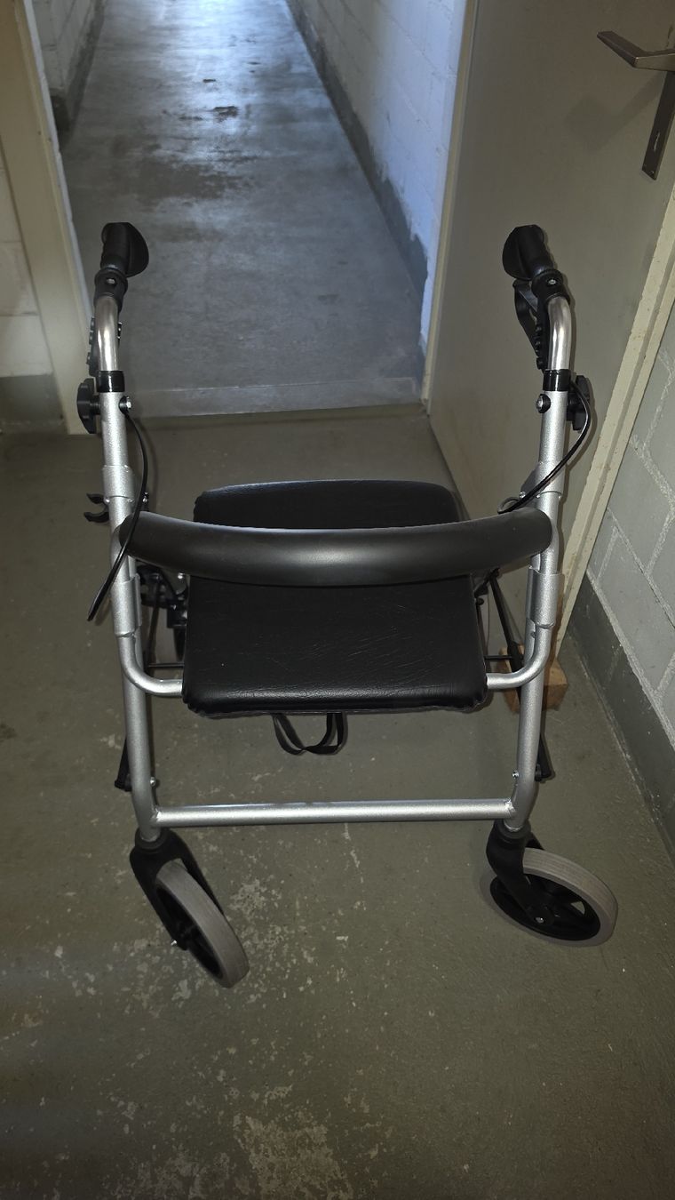 Ausili per la deambulazione: Rollator – Usato da Witterswil venduto da SaSi21 2