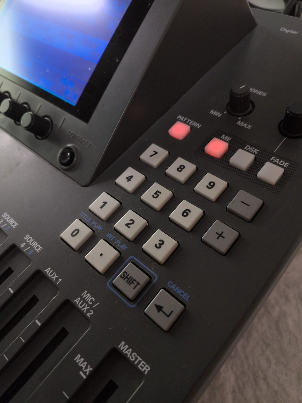 Panasonic Console di mixaggio: Panasoniv AG-MX70 Videomixer + Flightcase – Usato da Basel venduto da Fcol 3