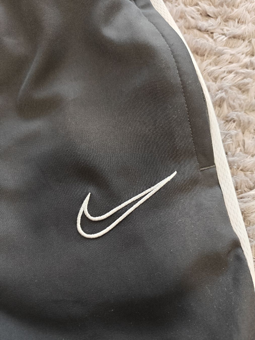 Nike Hosen: Nike Trainerhose – Gebraucht aus Pieterlen von Saemelili 7