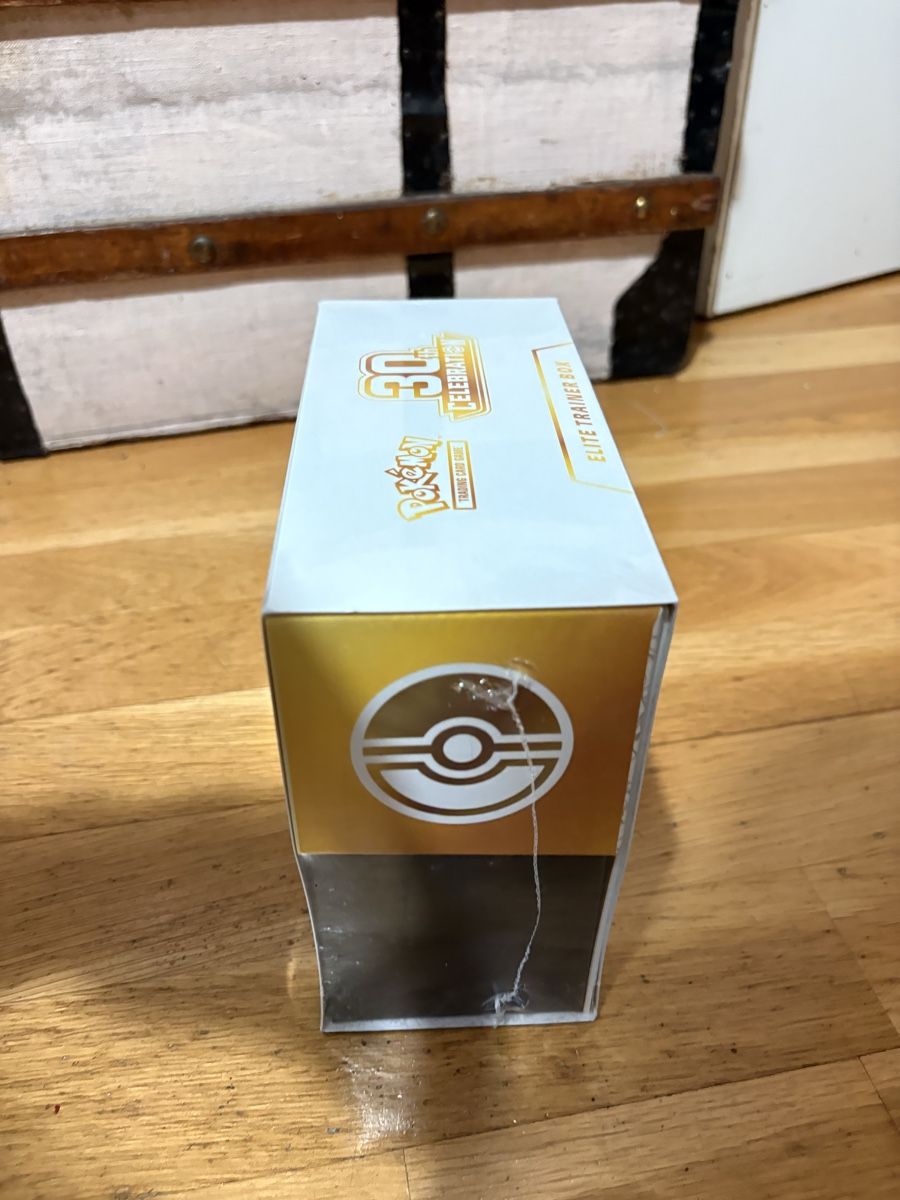 Pokémon Carte collezionabili: Pokémon 30th Anniversary ETB – Nuovo e nell'imballaggio originale da Courtepin venduto da san_dxw8 1