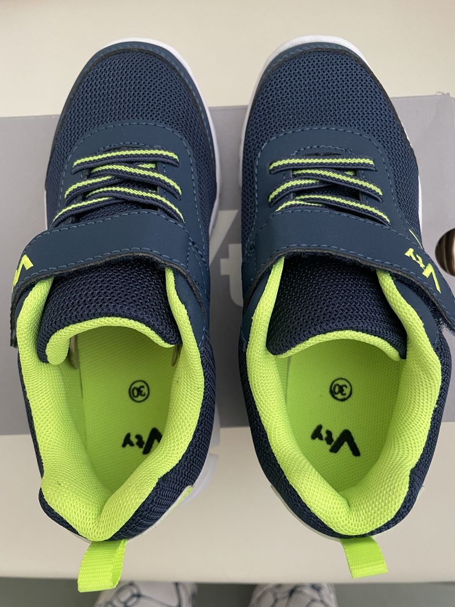 Scarpe per ragazzi: Kinderschuhe Gr 30 originalverpackt – Nuovo e nell'imballaggio originale da Rüti ZH venduto da kar_xx9l