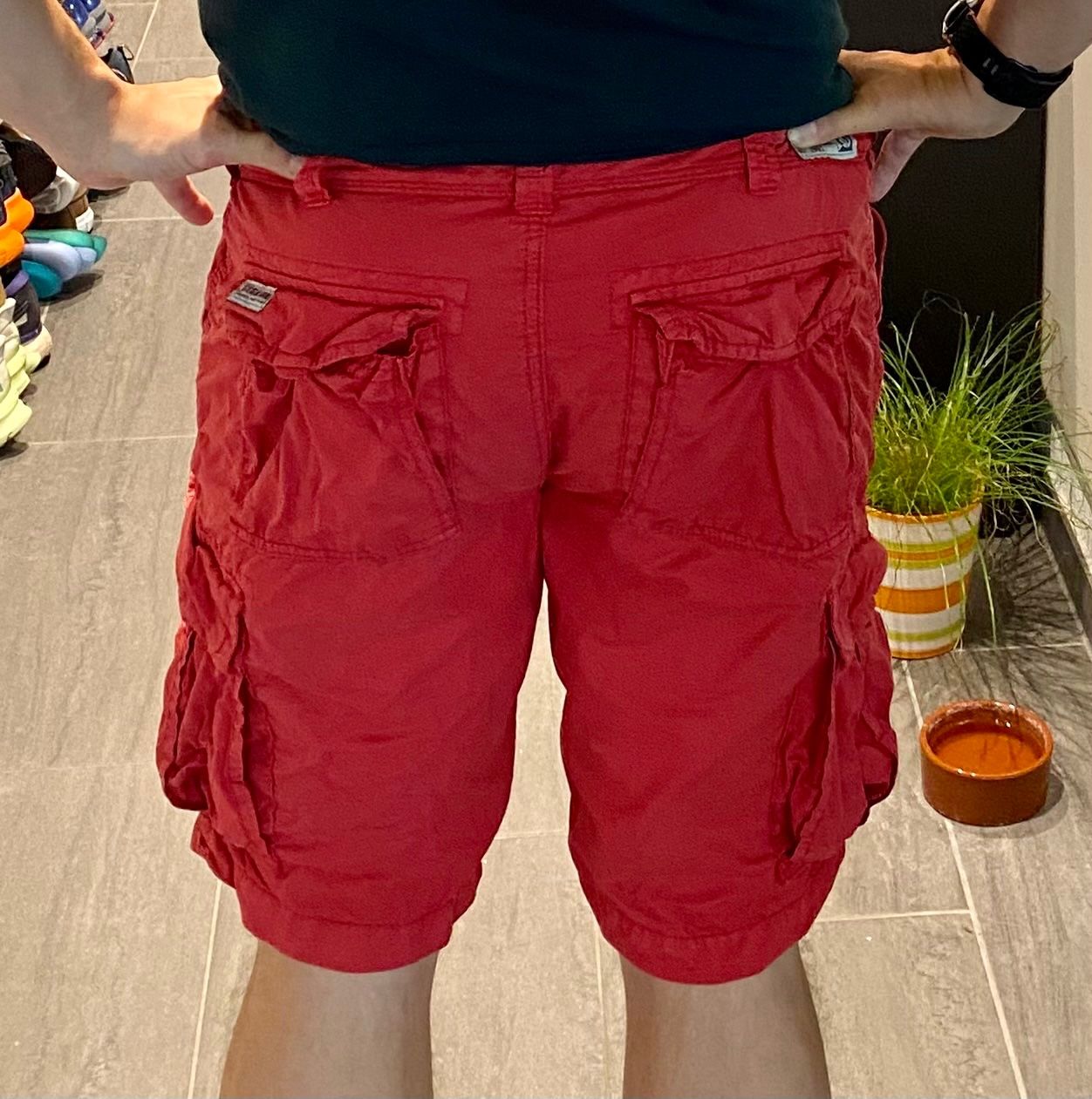 Hosen: Casual Shorts in rot – Gebraucht aus Pfungen von Fear79 1