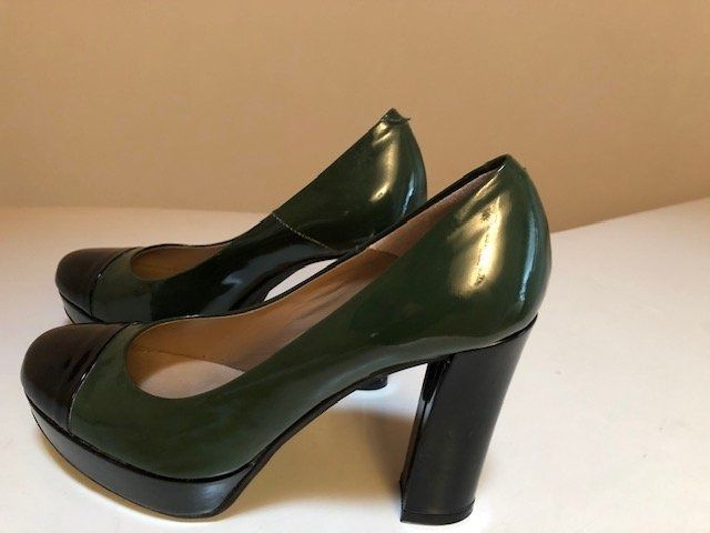 Scarpe da donna: Escarpin noir et vert laqué 37.5 – Nuovo (secondo la descrizione) da CORMINBOEUF venduto da toutou 2