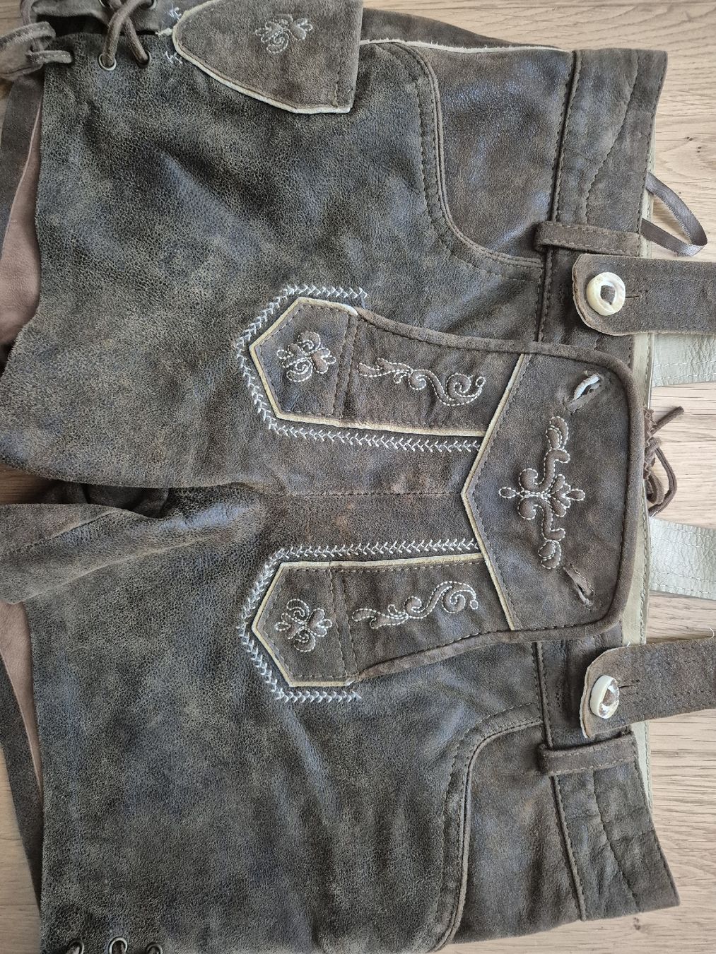 Pantaloni: Lederhose Damen Gr. 40 – Usato da Uster venduto da mel_7y2p 3