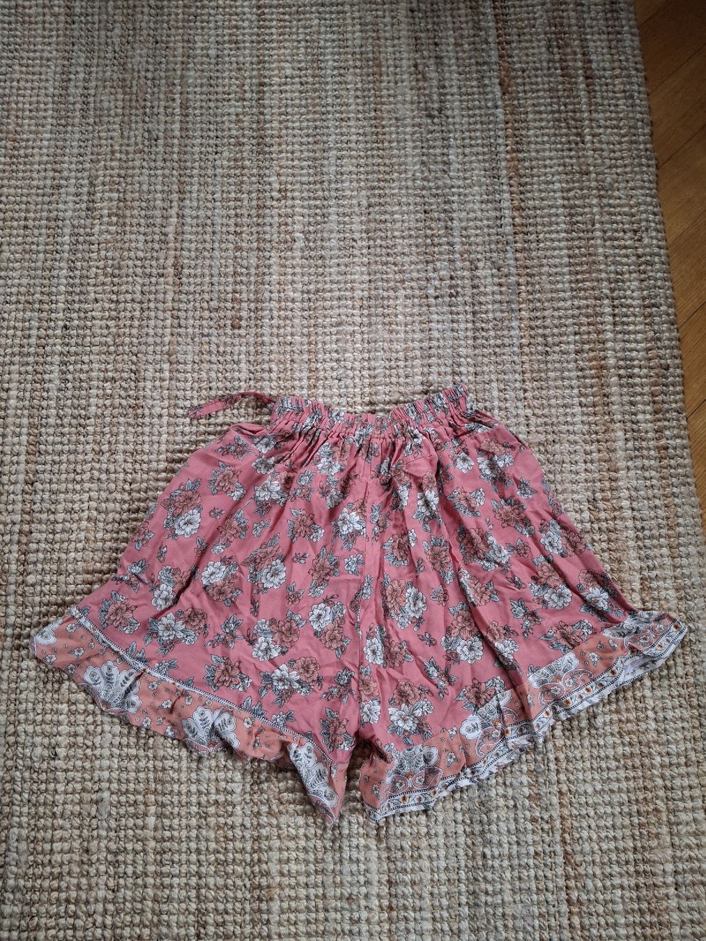 Pantaloni: Short jupe culotté S en viscose  – Nuovo e nell'imballaggio originale da Lausanne venduto da Cognitia 1