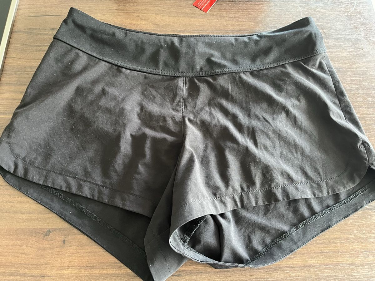 H&M Hosen: Schwarze Sportshorts gr 40 H&M – Gebraucht aus Hettlingen von NorausWinti