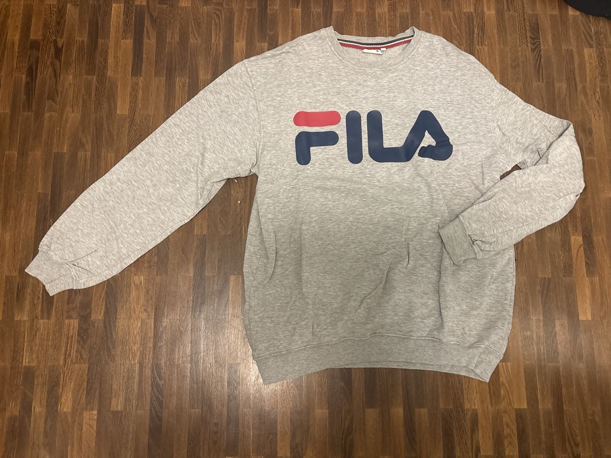 Fila Pulls & Sweat-shirts: Fila Pullover grau Grösse M – D'occasion à Hinwil par liviipivii
