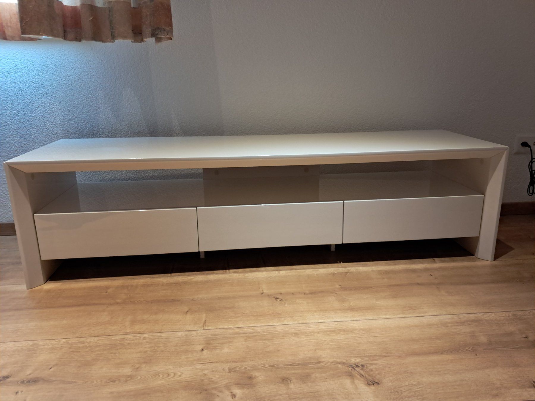 Mobili TV: TV-Möbel (Sideboard) in Farbe weiss hochglanz – Usato da Unteriberg venduto da elala84