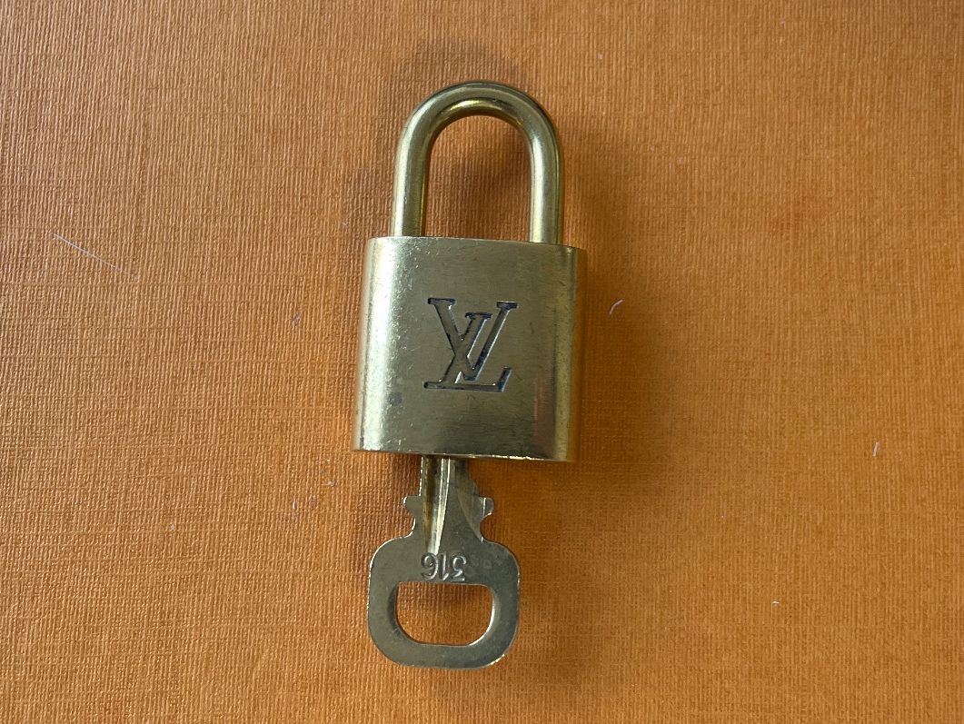 Lucchetti: Louis Vuitton Schloss - Nr. 651 – Usato da Hittnau venduto da LuxAndMore
