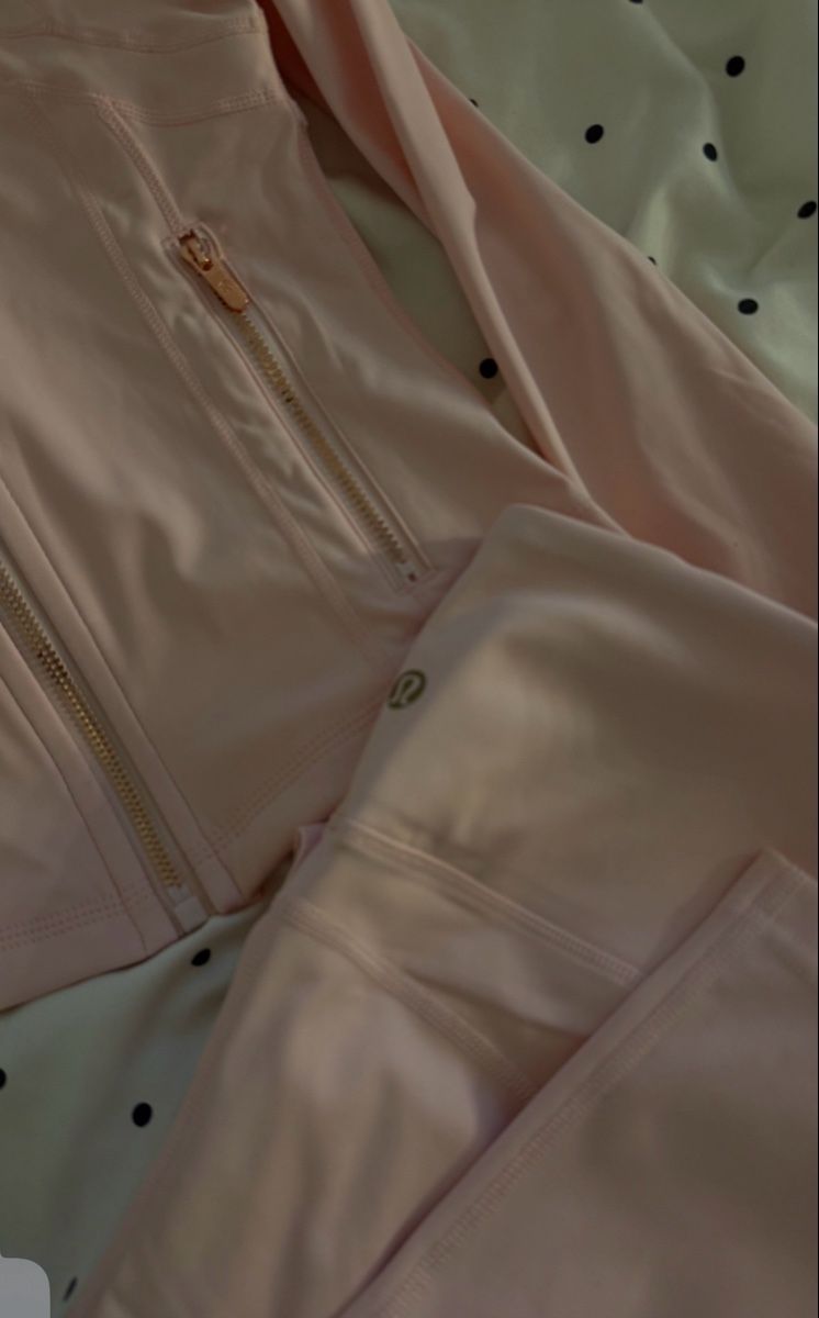 Lululemon Giacche: Lululemon Trainingsjacke rosa Grösse 2  – Nuovo (secondo la descrizione) da Richterswil venduto da dil_vc79 1