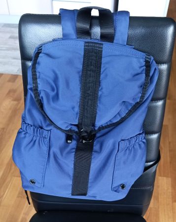 Blauer Rucksack, ideal für den Alltag, wie neu
