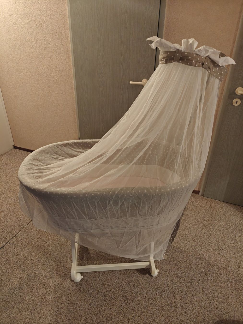 Wiegen & Stubenwagen: Berceau bébé osier + voile + matelas – Gebraucht aus Longirod von Mike_7773 1
