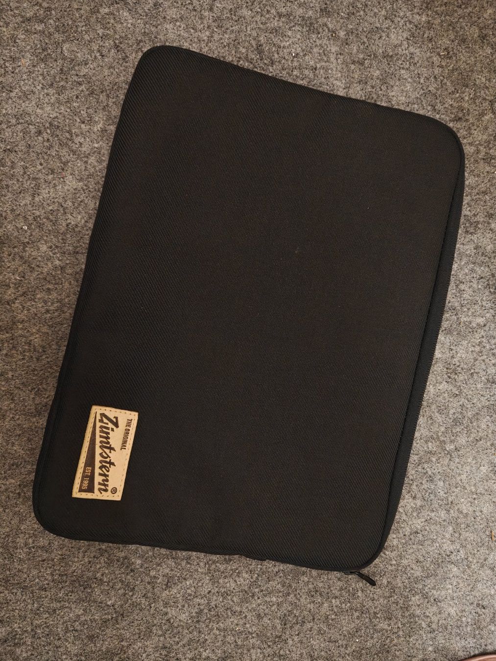 Covers & Taschen: Laptop Notebook Sleeve 13" Zimtstern – Gebraucht aus Zürich von Matthieu60