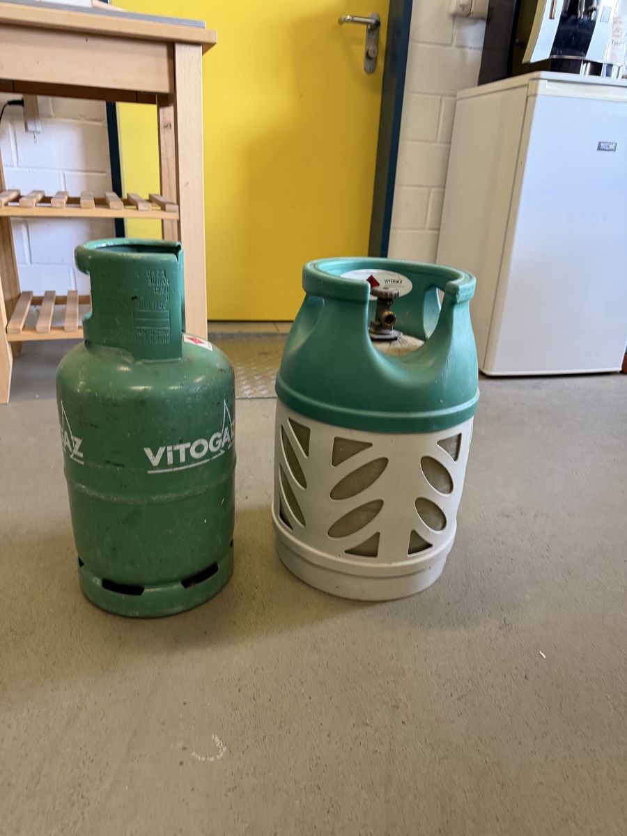 Apparecchiature e tecnologia a gas: 2 Gasflaschen Vitogaz  – Usato da Strengelbach venduto da RaenAntikDesign