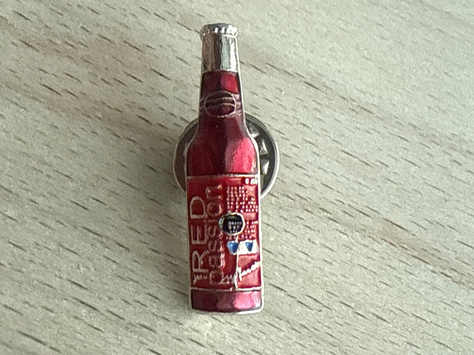 Placchette & Badge: Pin Red Passion – Usato da Glattbrugg venduto da Schweigmatt