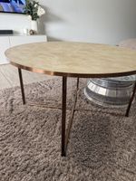 Runder Couchtisch mit Glasplatte in Marmor-Optik