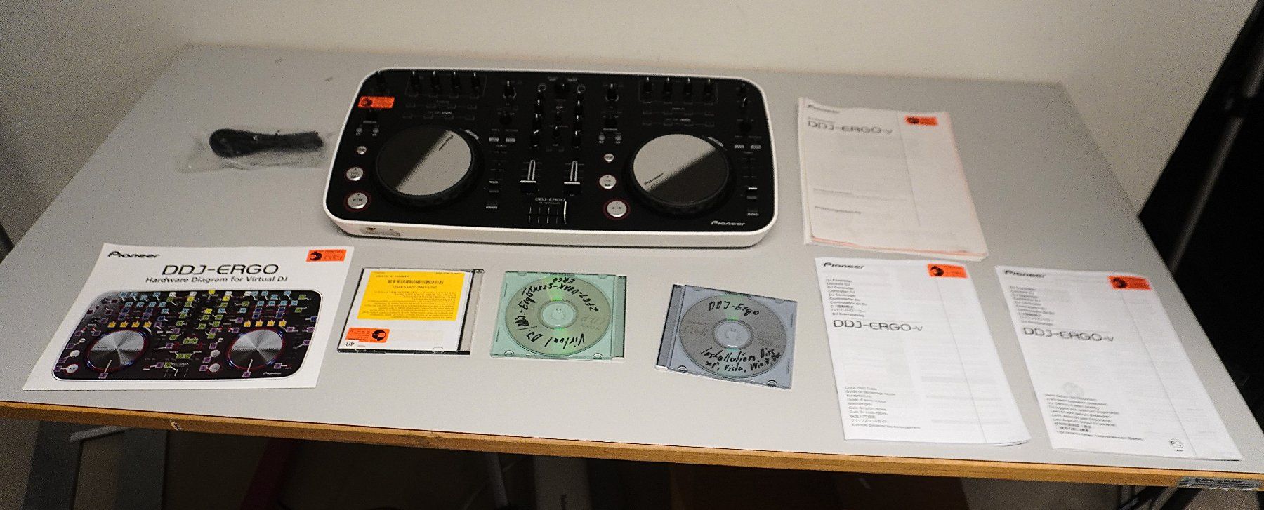 Pioneer Platines de mixage: DJ Pioneer DDJ-ERGO-V Controller - neuwertig CM05 – D'occasion à Basel par B.W.B. 4