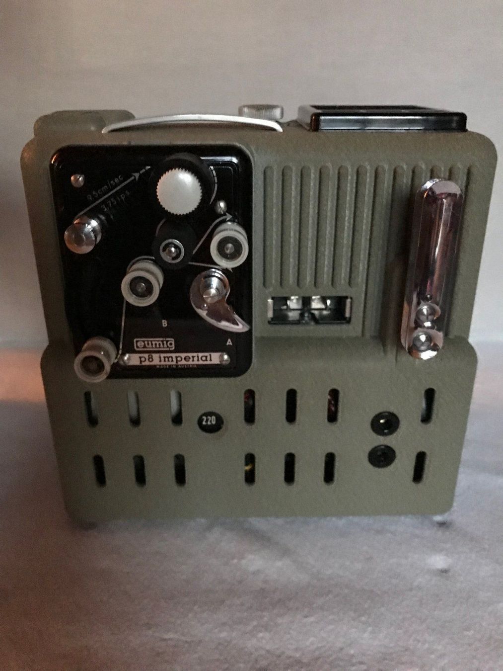 Proiettori: Projecteur Eumig P8 Imperial – Usato da Ste-Croix venduto da BuffetSC 4