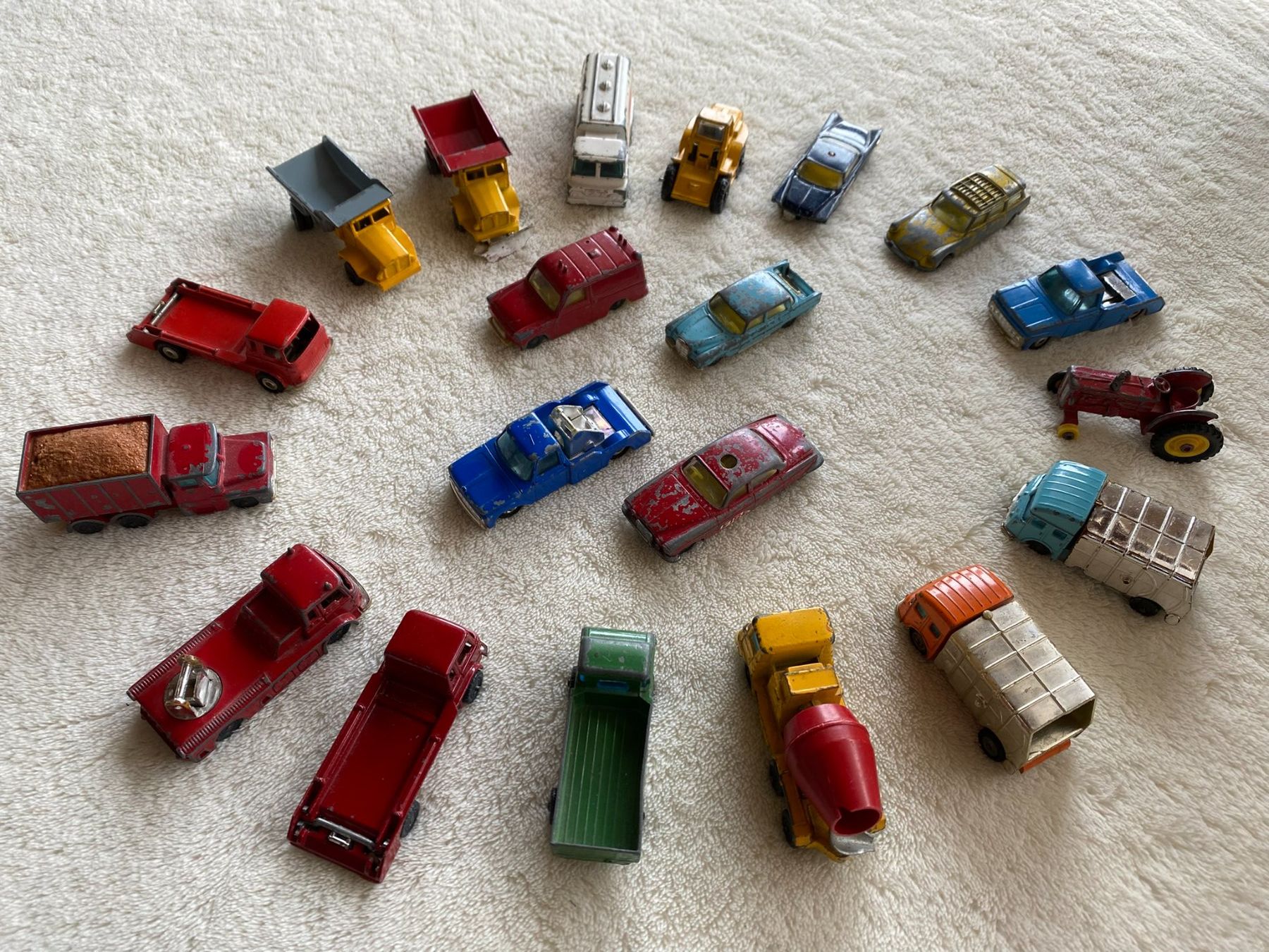 Spielzeuge: 20 Husky Spielzeugautos – Defekt aus Spiez von Maerggi